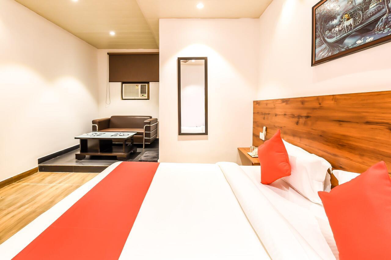 โอโย 19133 โอ๊ค ทรี Hotel นิวเดลี ภายนอก รูปภาพ