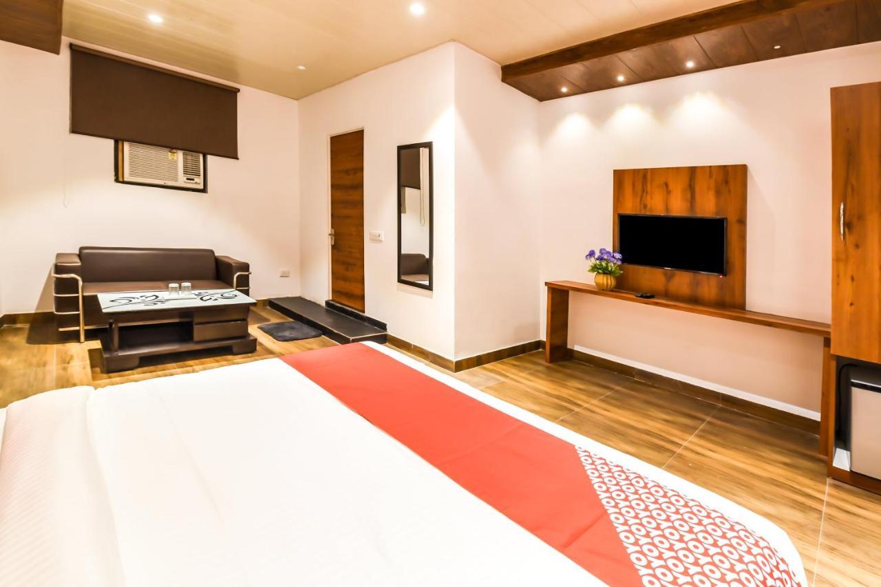 โอโย 19133 โอ๊ค ทรี Hotel นิวเดลี ภายนอก รูปภาพ