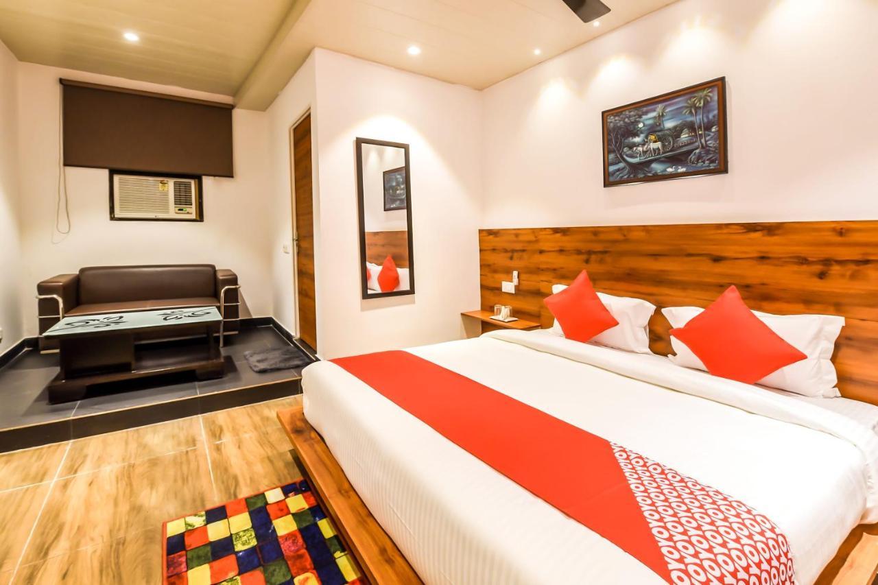 โอโย 19133 โอ๊ค ทรี Hotel นิวเดลี ภายนอก รูปภาพ