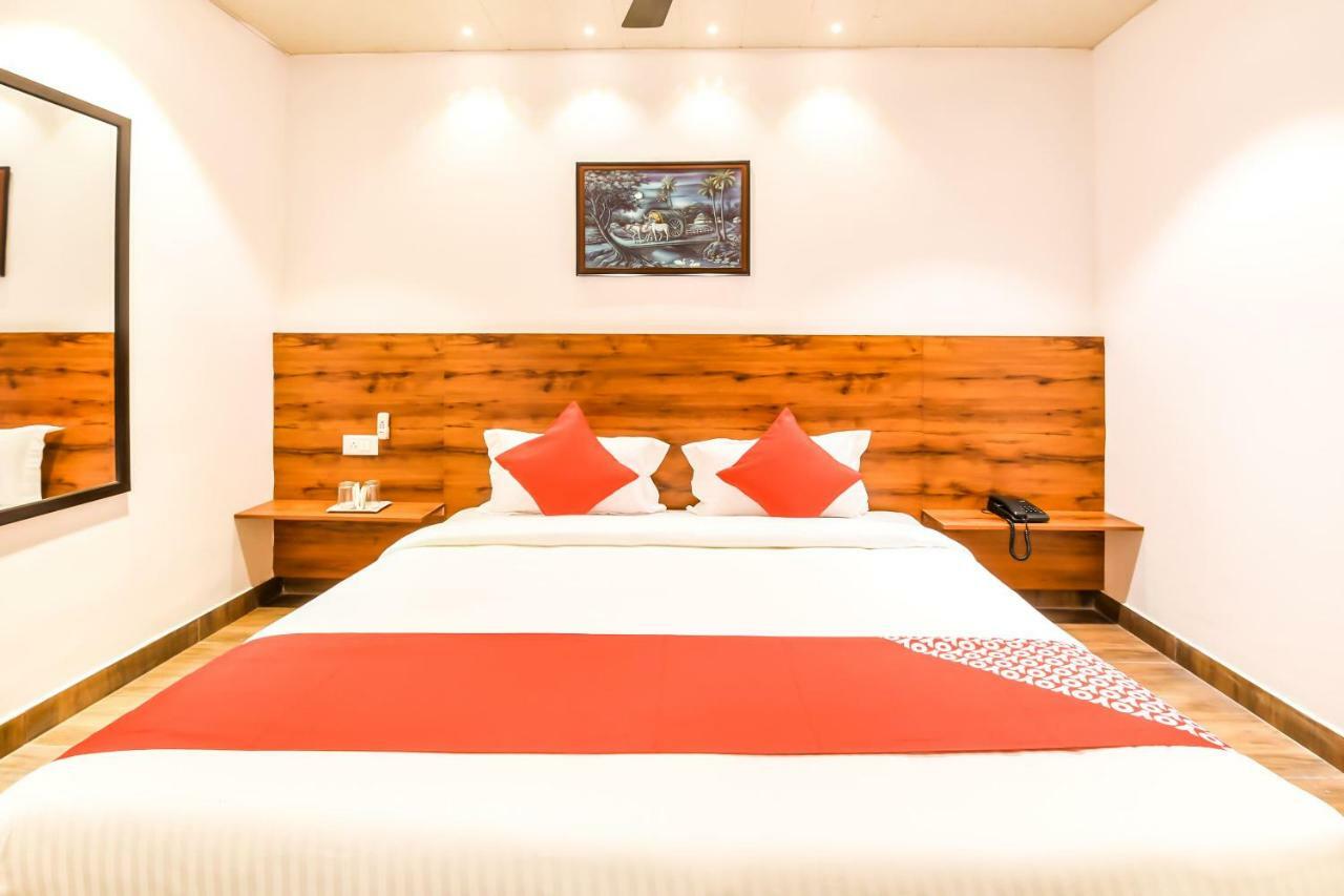 โอโย 19133 โอ๊ค ทรี Hotel นิวเดลี ภายนอก รูปภาพ