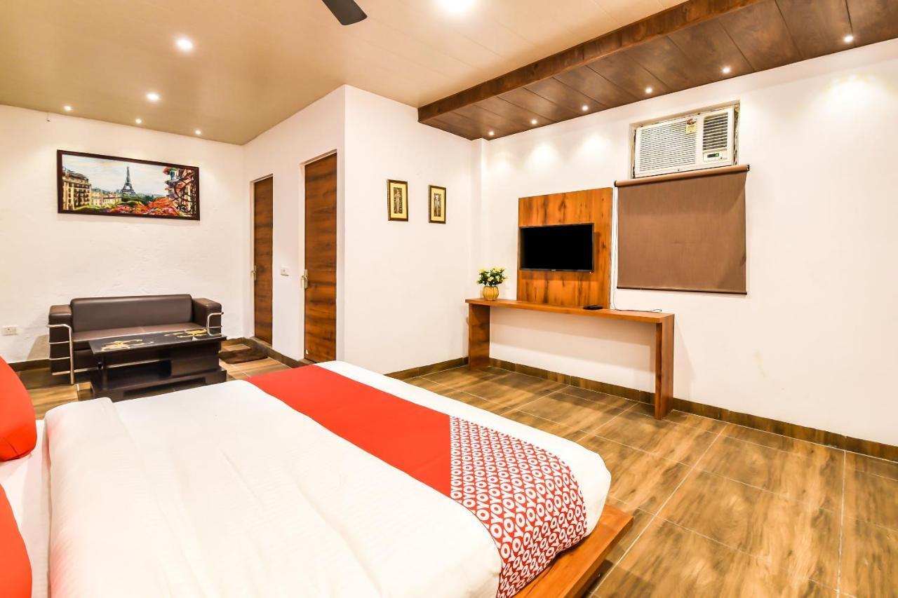 โอโย 19133 โอ๊ค ทรี Hotel นิวเดลี ภายนอก รูปภาพ